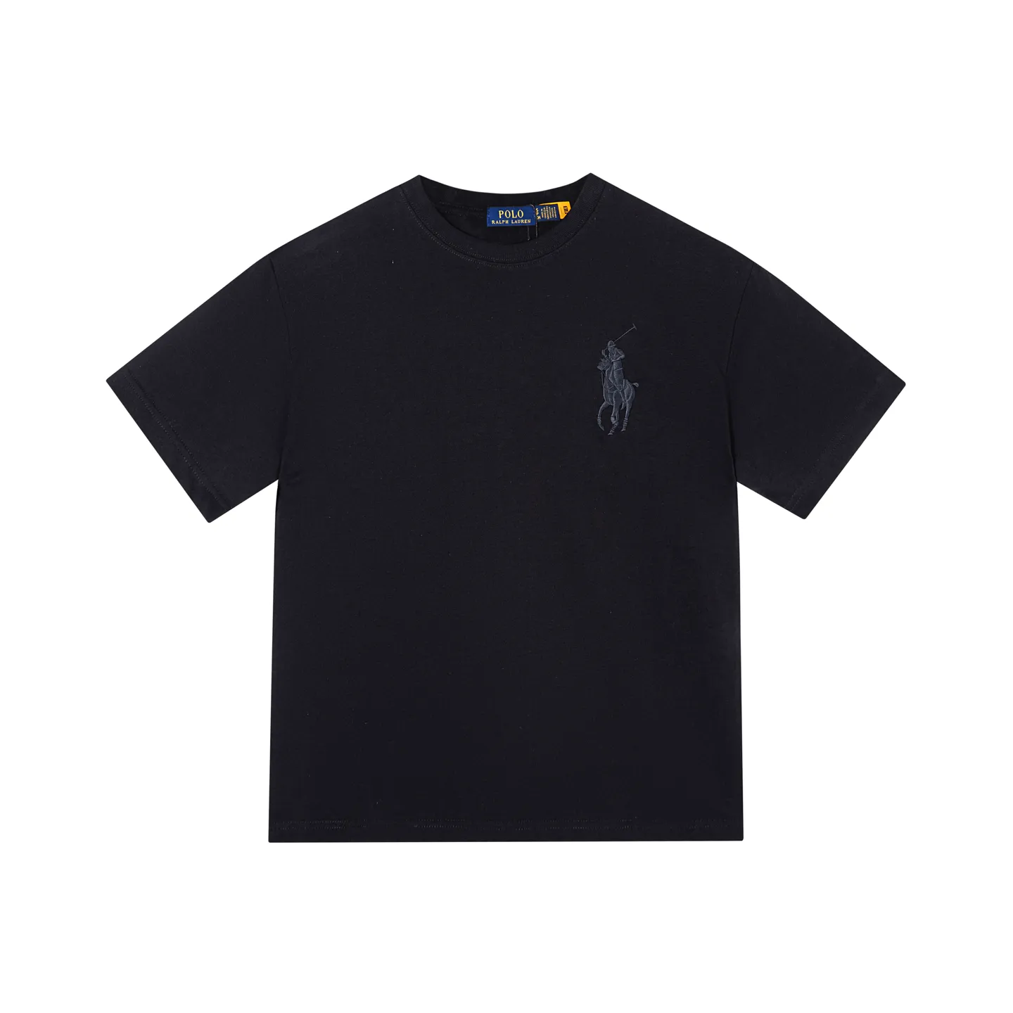 P126 Style number: 509 Ralph Lauren/Ralph Lauren 25ss simultaneously launches one-color horse embroidery round neck short sleeves. The main logo on the neck has a QR code mark, which can be scanned for verification, and the detailed horse logo embroidery is all high-density, all made with imported Tajima machines, which distinguishes low-quality products on the market. 32 counts, 240g hydrophilic toner, 100% cotton fabric, comfortable and soft, highly breathable, focusing on high-end cost-effectiveness, needless to say good quality. Available in a variety of colors, both boys and girls can try this genderless style, giving them a yuppie tone in no time. Immerse yourself in your leisurely style, and have your own style in retro. Natural, vivid, and very French romantic feelings perfectly integrate the youthful atmosphere with the trend. The clever embellishment of the horse logo embroidery carries all the eye-catching points. Color: black, white, navy blue, light gray Size: S-xL S Shoulder width 44 Bust 100 Sleeve length 22 Clothing length 68 M Shoulder width 46 Bust 104 Sleeve length 23 Clothing length 70 L Shoulder width 63 Bust 108 Sleeve length 24 Clothing length 72 xL Shoulder width 50 Bust 112 Sleeve length 25 Clothing length 74